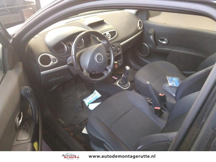 Renault Clio III 1.2 16V 75 Sloopvoertuig (2009, Zwart)