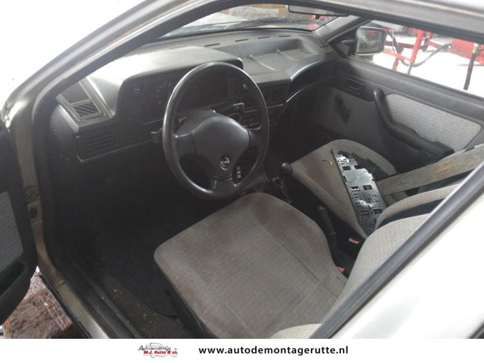 Opel Kadett E 1.4 i L,LS,GL Sloopvoertuig (1992, Grijs)