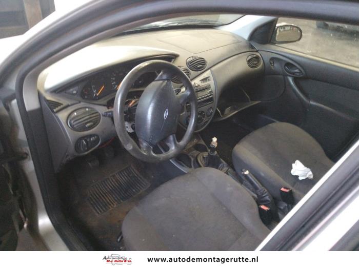 Ford Focus 1 Wagon 1.6 16V Sloopvoertuig (2002, Grijs)