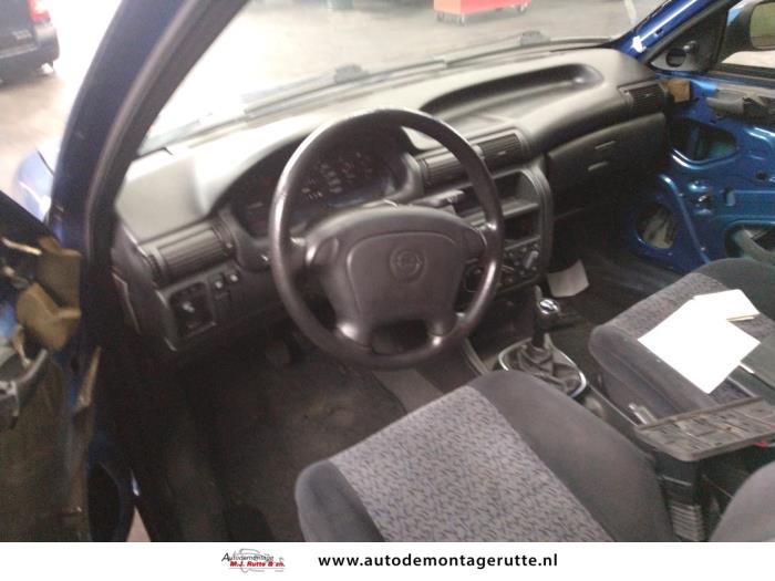 Opel Astra F 1.6i Sloopvoertuig (1996, Blauw)