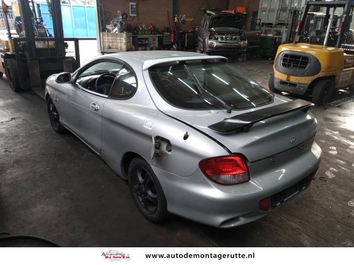 Hyundai Coupe 2.0i 16V Sloopvoertuig (2000, Grijs)