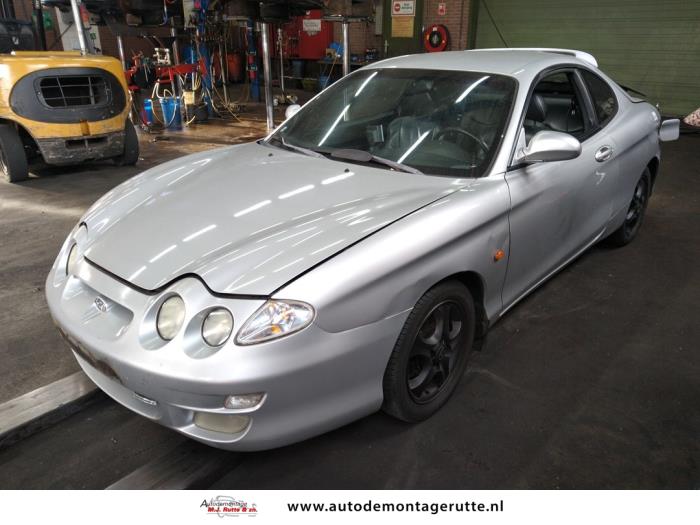 Hyundai Coupe 2.0i 16V Sloopvoertuig (2000, Grijs)