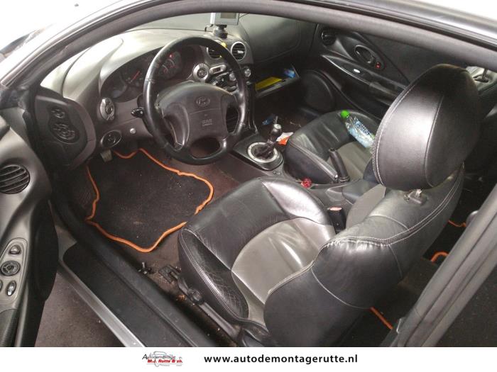 Hyundai Coupe 2.0i 16V Sloopvoertuig (2000, Grijs)