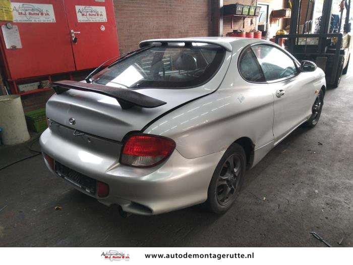 Hyundai Coupe 2.0i 16V Sloopvoertuig (2000, Grijs)