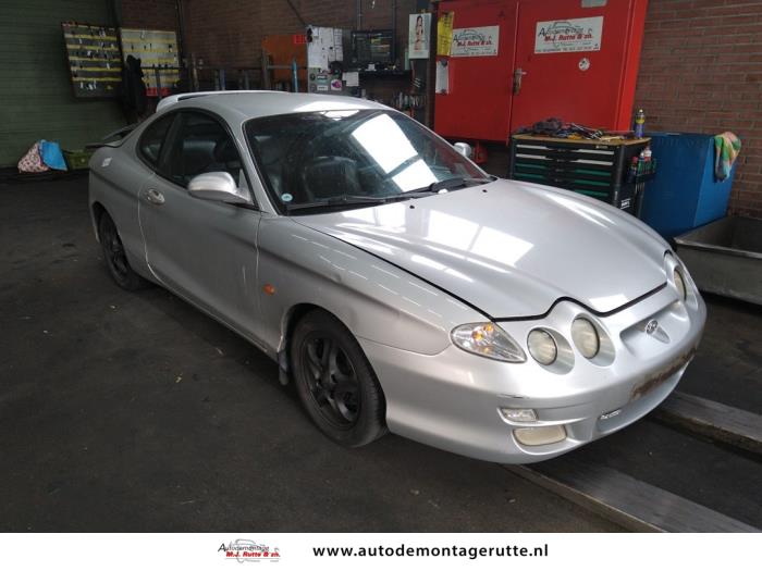 Hyundai Coupe 2.0i 16V Sloopvoertuig (2000, Grijs)