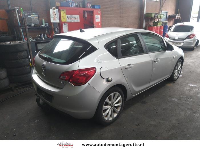 Opel Astra J 1.4 Turbo 16V Sloopvoertuig (2012, Grijs)