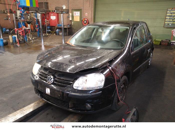 Volkswagen Golf (V108222)