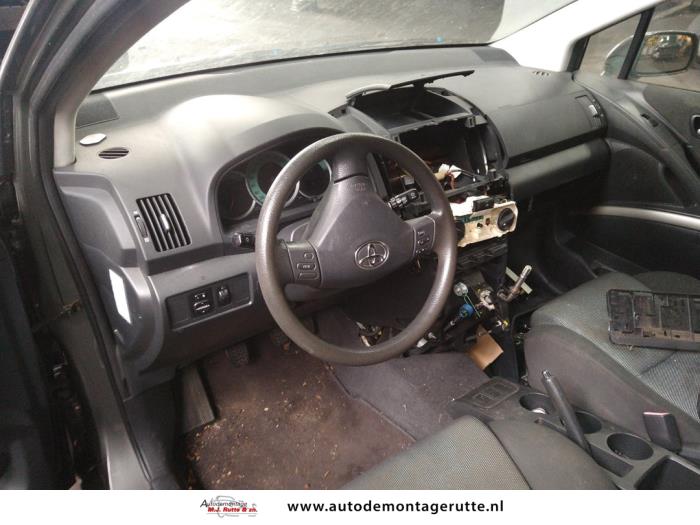 Toyota Corolla Verso 1.6 16V VVT-i Sloopvoertuig (2005, Grijs)