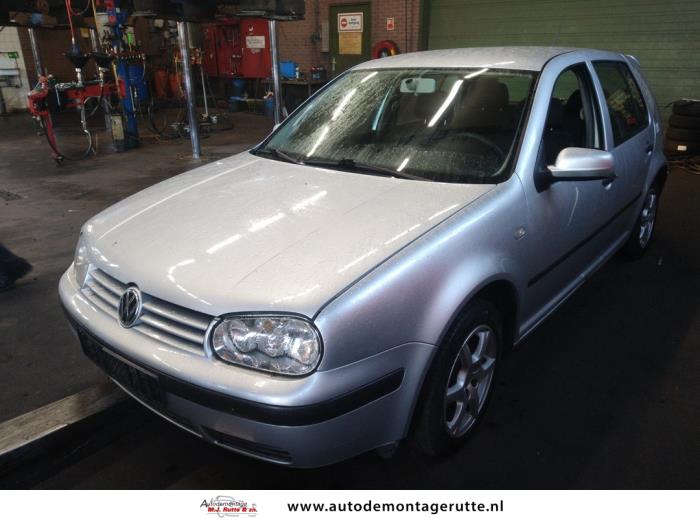 Volkswagen Golf (V108364)