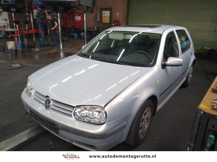 Volkswagen Golf (V108440)