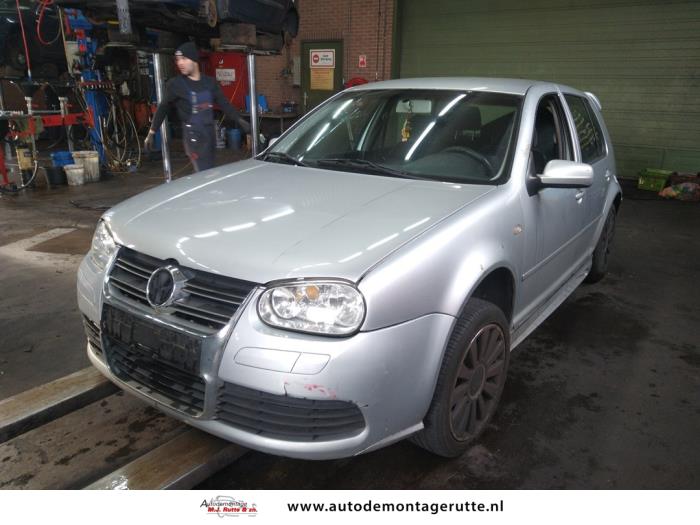 Volkswagen Golf (V108548)