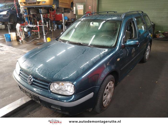 Volkswagen Golf (V108609)