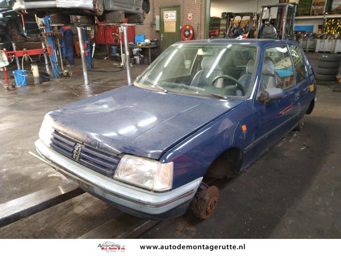 Peugeot 205 (V108622)