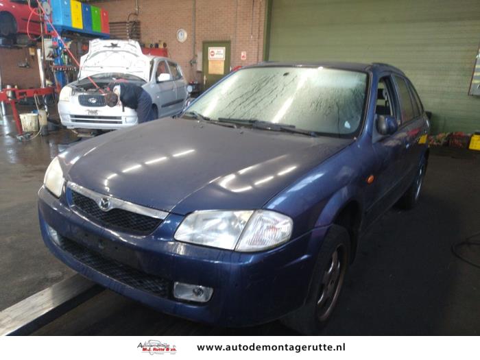 Mazda 323F (V108624)