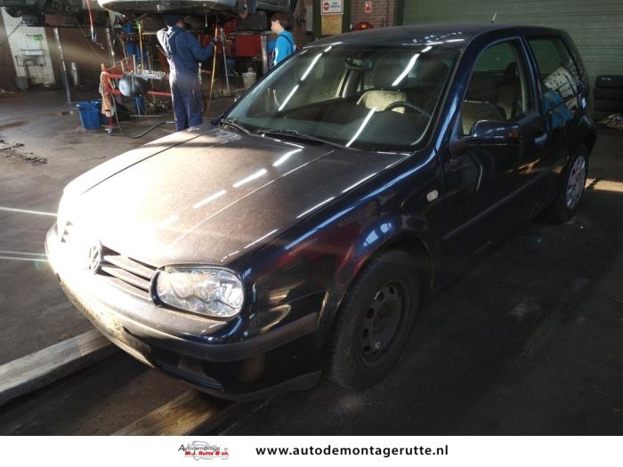 Volkswagen Golf (V108673)