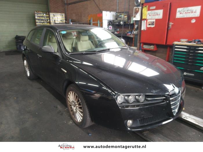Alfa Romeo 159 Sportwagon 1.8 MPI 16V Sloopvoertuig (2008, Zwart)