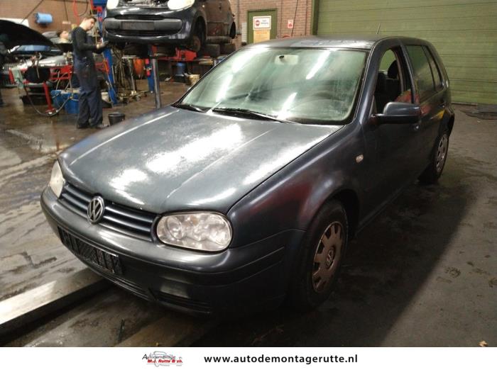 Volkswagen Golf (V108807)