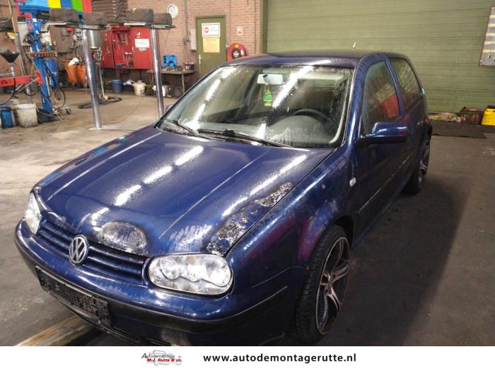 Volkswagen Golf (V108905)