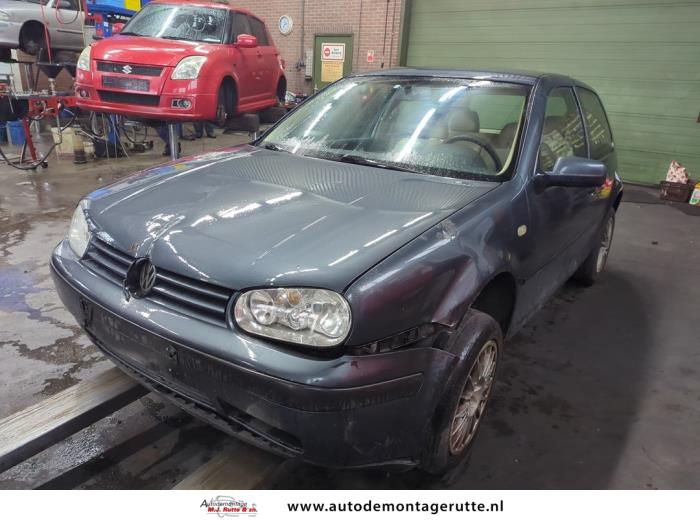 Volkswagen Golf (V108968)