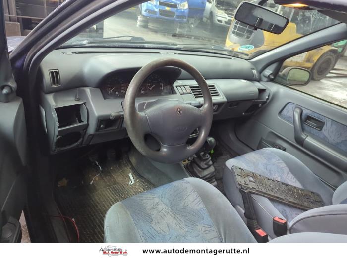 Renault Clio 1.4 Kat. Sloopvoertuig (1997, Blauw)