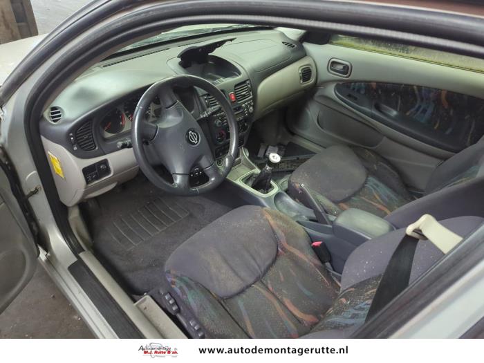 Nissan Almera 1.8 16V Sloopvoertuig (2000, Grijs)