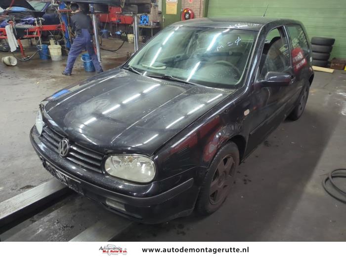 Volkswagen Golf (V109092)