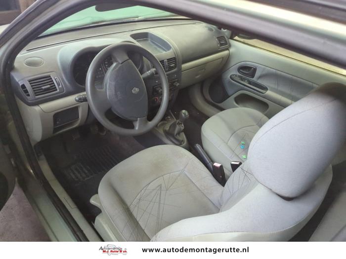 Renault Clio II 1.2 Sloopvoertuig (2001, Bruin)