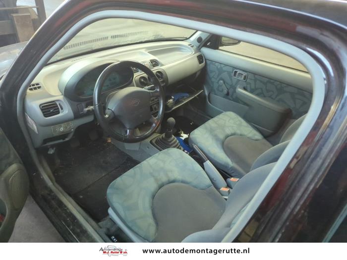 Nissan Micra 1.3 LX,SLX 16V Sloopvoertuig (1999, Zwart)