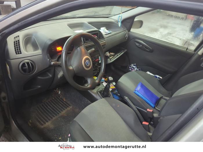 Fiat Punto II 1.4 16V Sloopvoertuig (2005, Grijs)