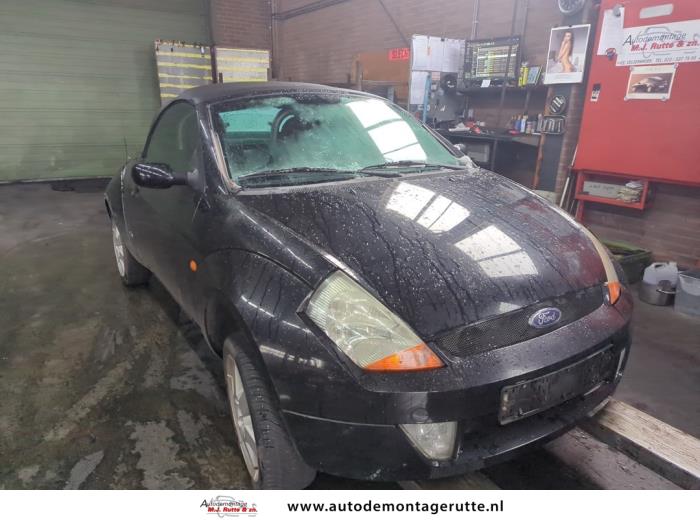 Ford StreetKa 1.6i Sloopvoertuig (2005, Zwart)