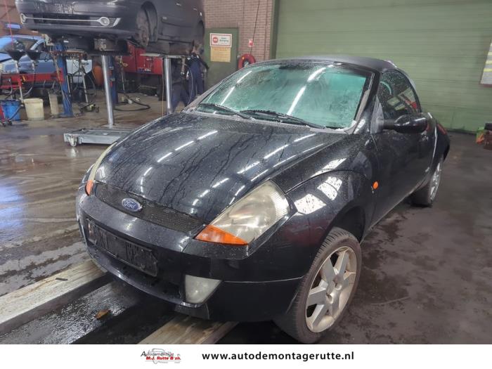 Ford StreetKa 1.6i Sloopvoertuig (2005, Zwart)