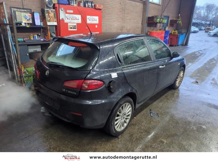 Alfa Romeo 147 1.6 Twin Spark 16V Sloopvoertuig (2007, Zwart)