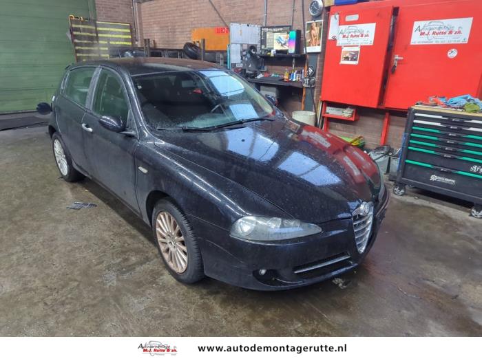 Alfa Romeo 147 1.6 Twin Spark 16V Sloopvoertuig (2007, Zwart)