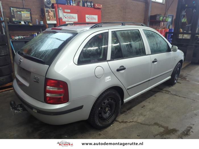 Skoda Fabia 1.4i Sloopvoertuig (2003, Grijs)