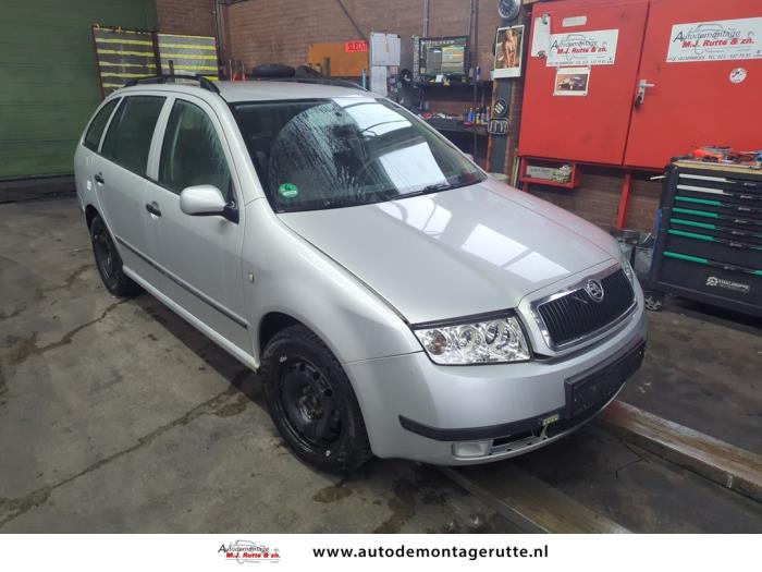 Skoda Fabia 1.4i Sloopvoertuig (2003, Grijs)