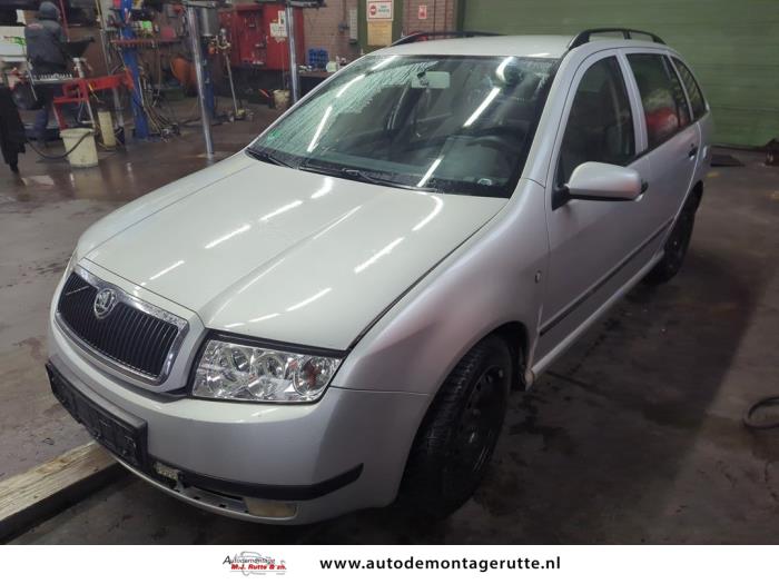 Skoda Fabia 1.4i Sloopvoertuig (2003, Grijs)
