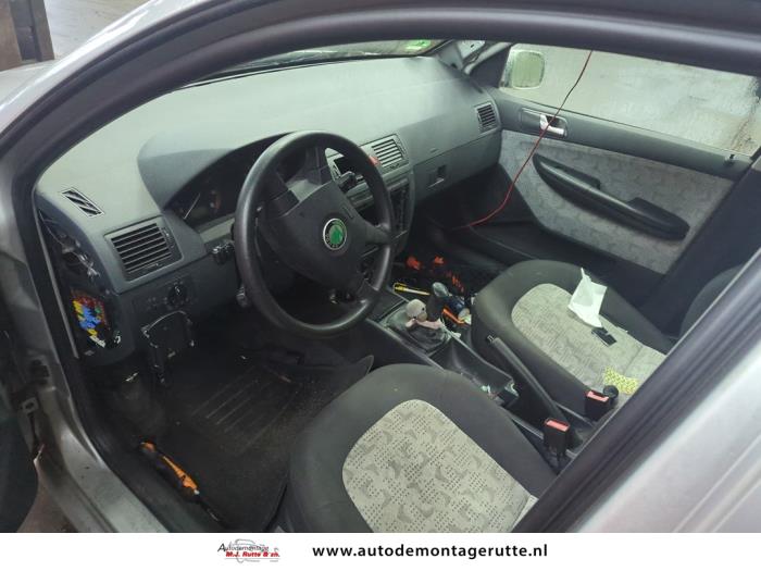 Skoda Fabia 1.4i Sloopvoertuig (2003, Grijs)