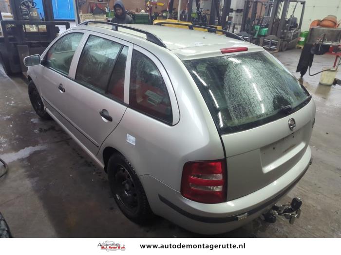 Skoda Fabia 1.4i Sloopvoertuig (2003, Grijs)
