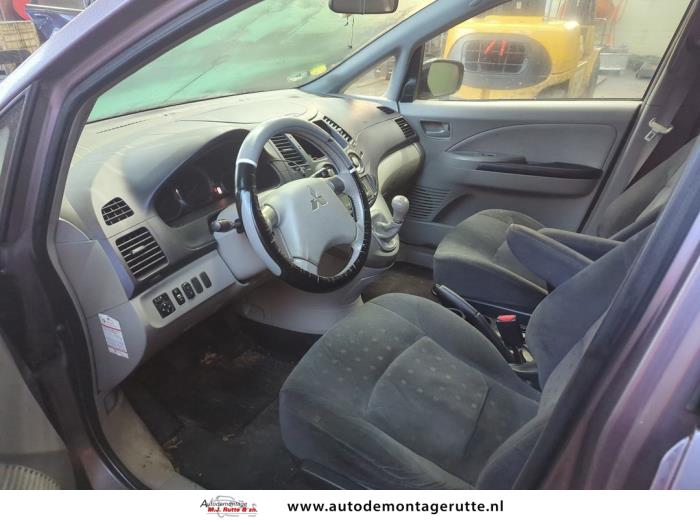 Mitsubishi Grandis 2.4 16V MIVEC Sloopvoertuig (2005, Rood)