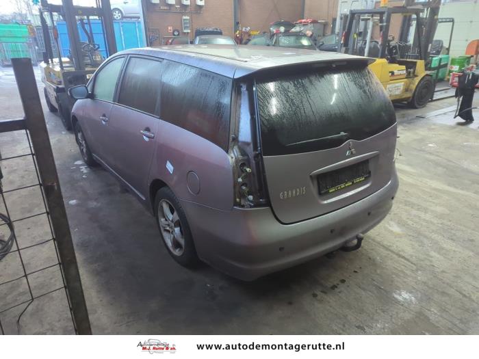 Mitsubishi Grandis 2.4 16V MIVEC Sloopvoertuig (2005, Rood)