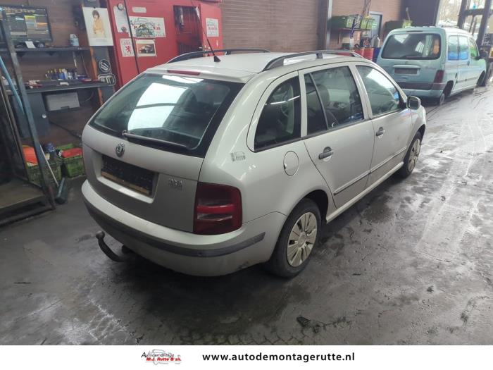 Skoda Fabia 1.4i 16V Sloopvoertuig (2004, Grijs)