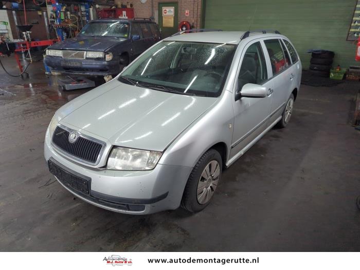 Skoda Fabia 1.4i 16V Sloopvoertuig (2004, Grijs)