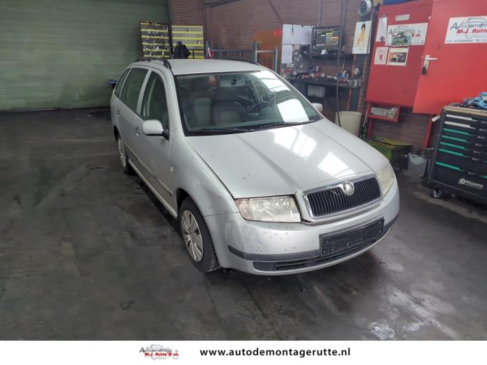 Skoda Fabia 1.4i 16V Sloopvoertuig (2004, Grijs)