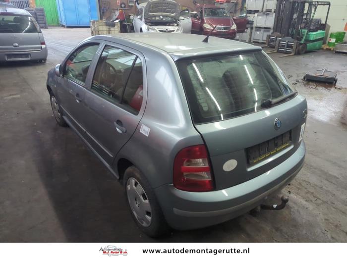 Skoda Fabia 1.4i Sloopvoertuig (2003, Grijs)