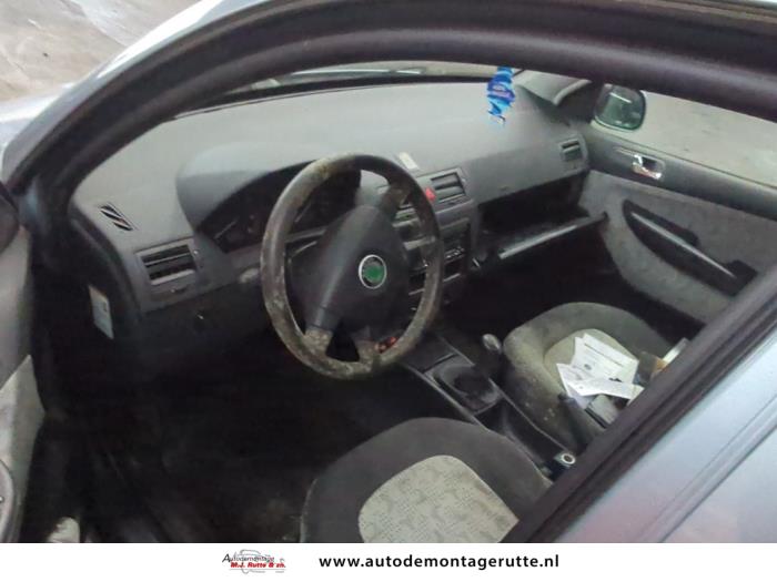 Skoda Fabia 1.4i Sloopvoertuig (2003, Grijs)