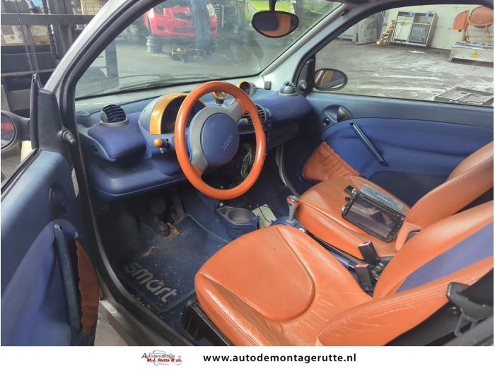 Smart City-Coupé 0.6 Turbo i.c. Smart&Pulse Sloopvoertuig (2000, Grijs)