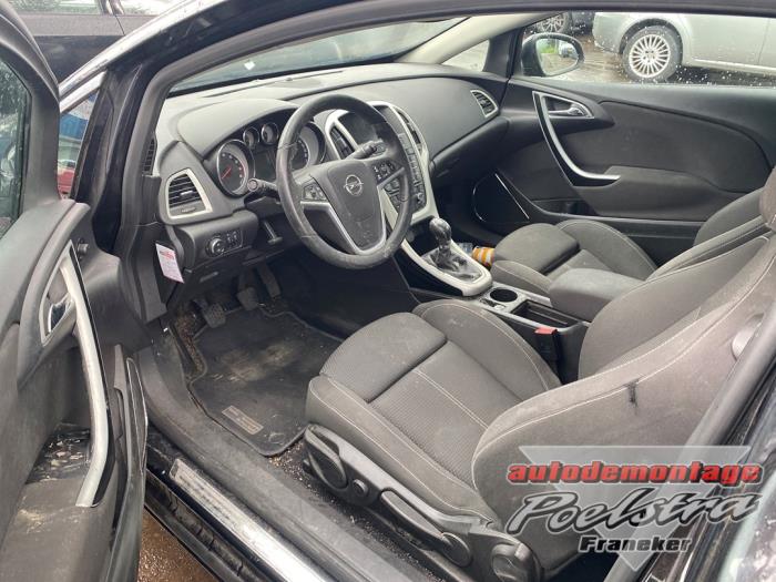 Opel Astra J GTC 1.4 Turbo 16V ecoFLEX 140 Sloopvoertuig (2012, Zwart)