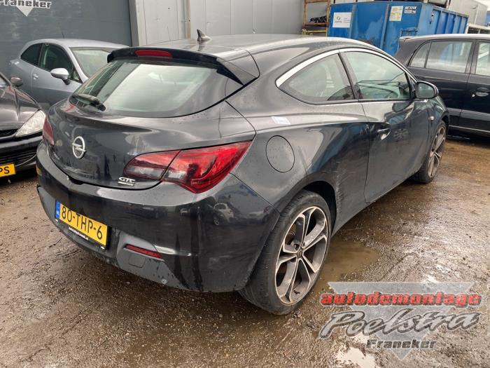 Opel Astra J GTC 1.4 Turbo 16V ecoFLEX 140 Sloopvoertuig (2012, Zwart)