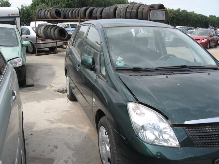 Toyota Corolla Verso 2.0 D-4D 16V 90 Sloopvoertuig (2003, Brons)