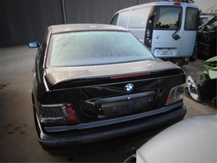 BMW 3 serie 316i Sloopvoertuig (1995, Zwart)